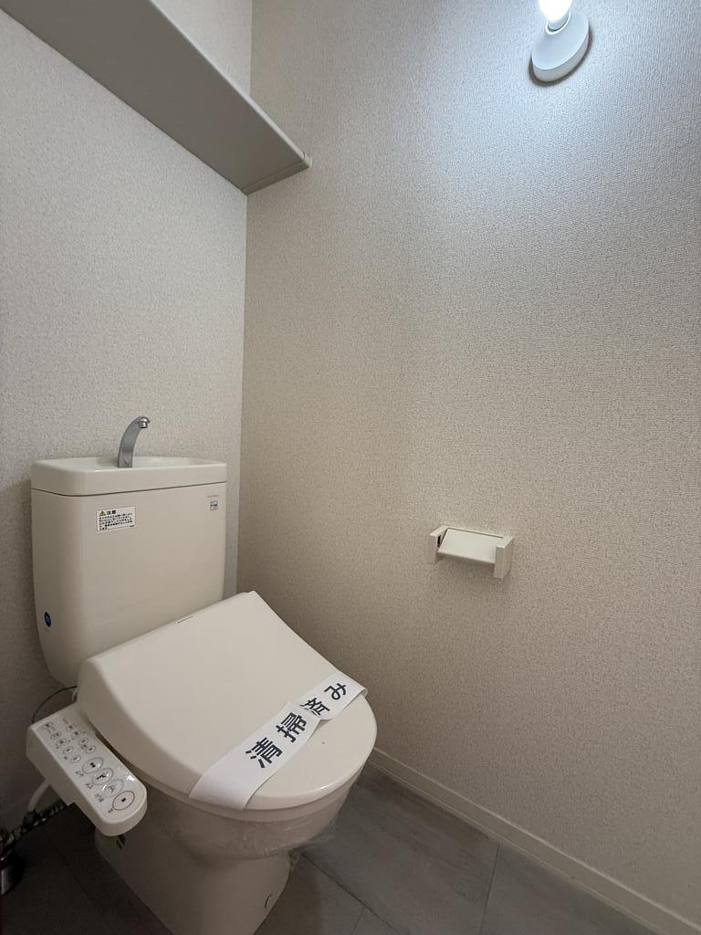 トイレ　シャワートイレ完備！！