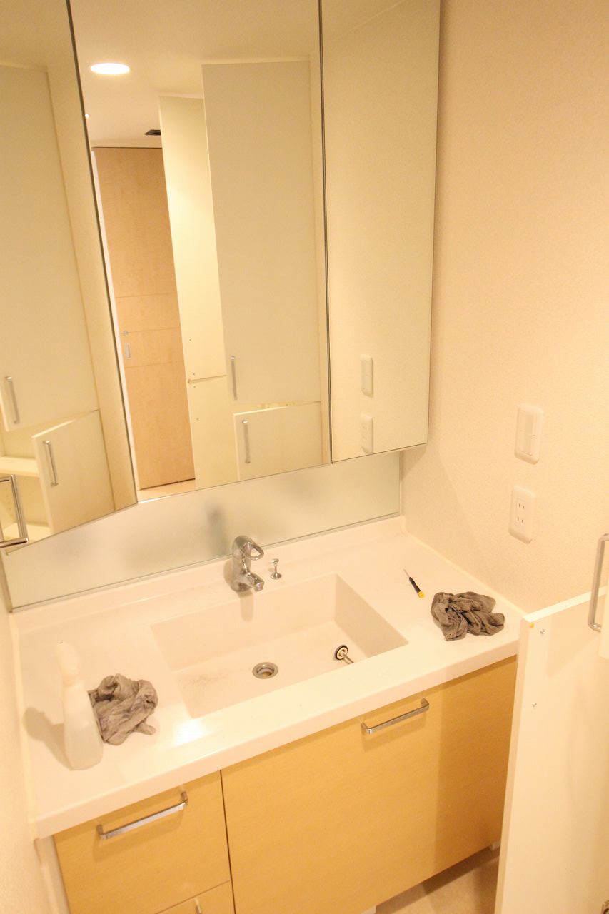 洗面設備　リフォーム中の時の写真です