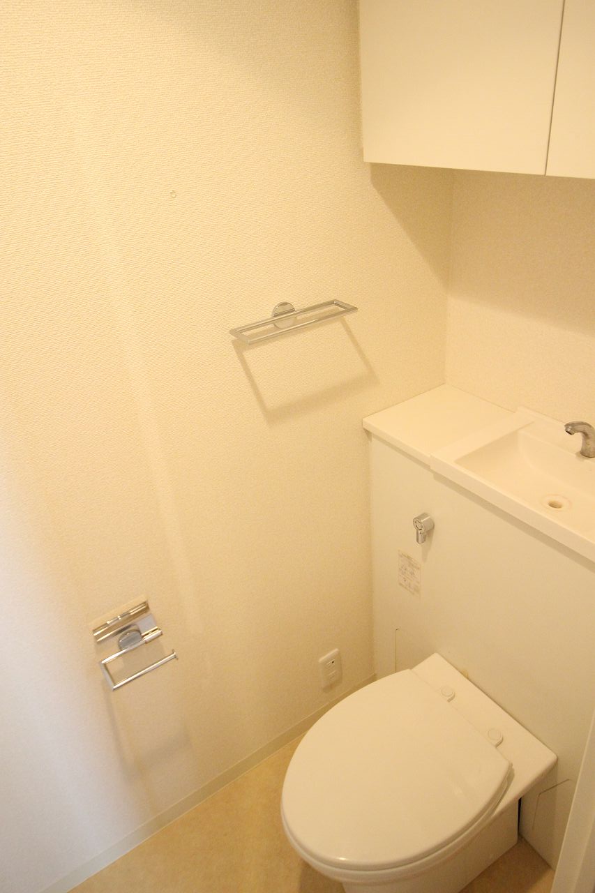 トイレ　リフォーム中の時の写真です