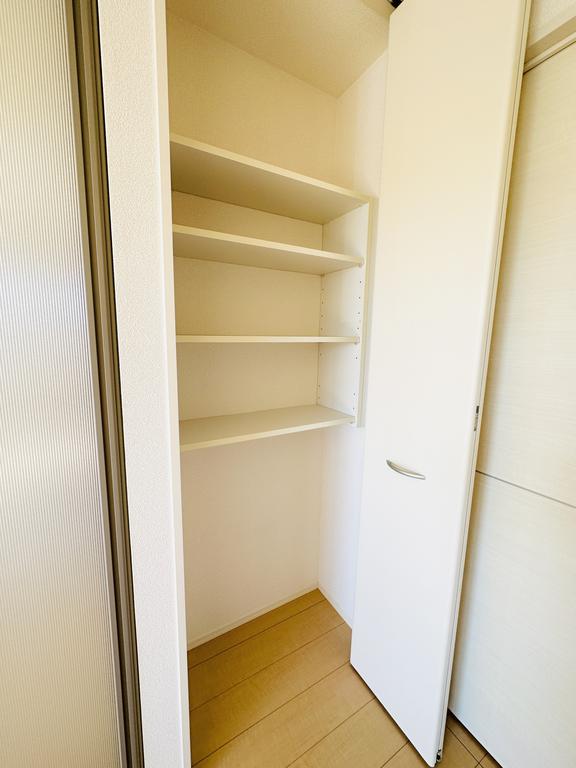 収納　パントリー収納棚