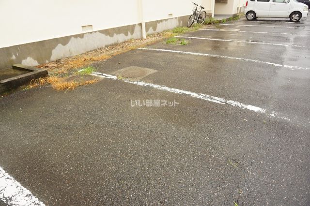 【サンハイム山分　Ａ棟の駐車場】