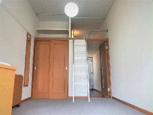 居室・リビング　ロフトは収納としてもお使いいただけます！