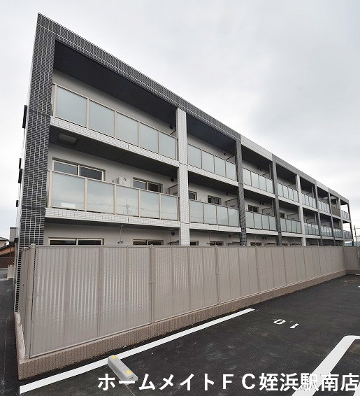 糸島市篠原東のマンションの建物外観