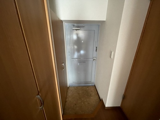 玄関　※別号室の写真です