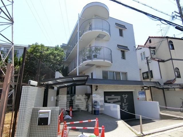 京都市山科区小山中ノ川町のマンションの建物外観