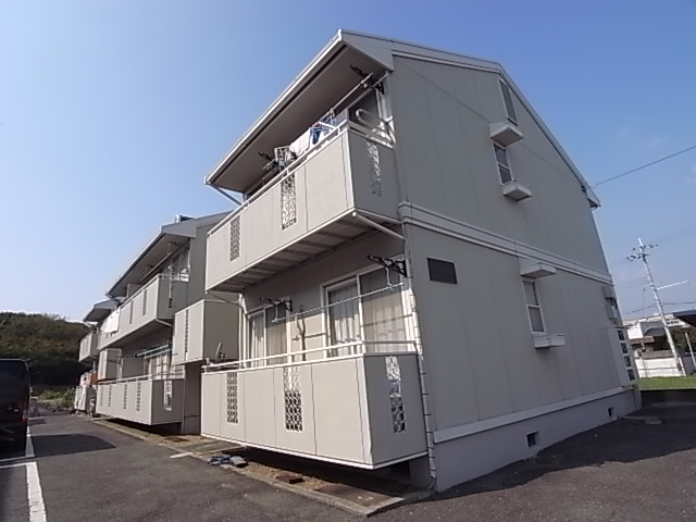 神戸市西区王塚台のアパートの建物外観