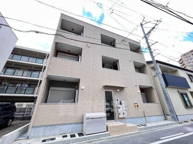 【名古屋市北区上飯田通のアパートの建物外観】