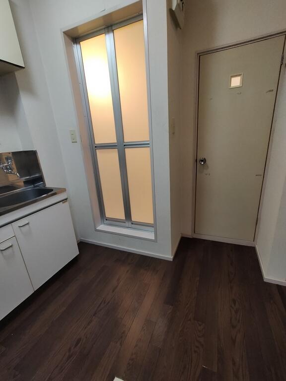 その他部屋・スペース　玄関からキッチンスペース