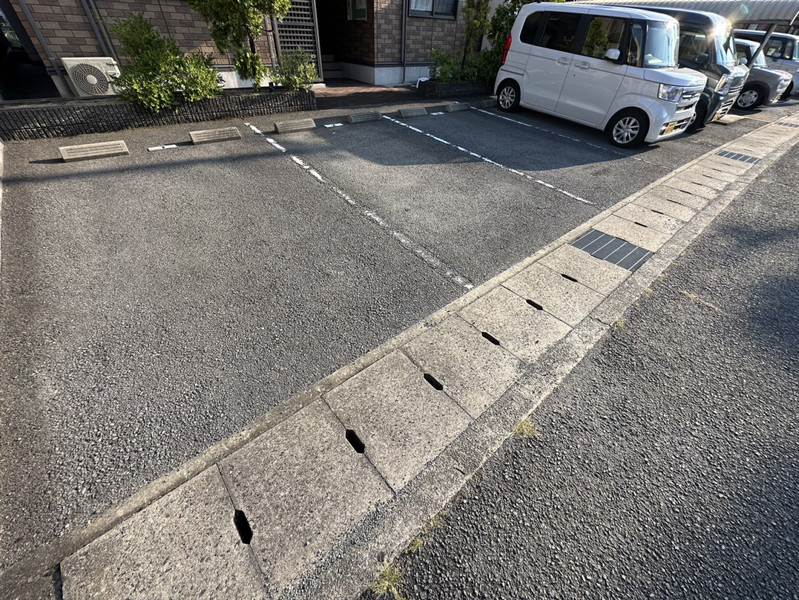 【コンフォート春日の駐車場】