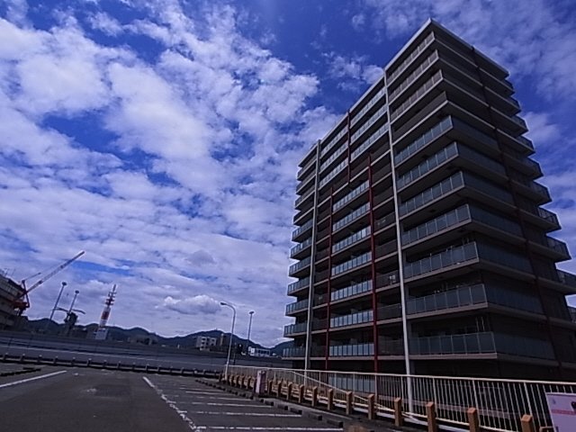 【神戸市兵庫区西宮内町のマンションの建物外観】