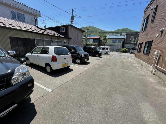 【函館市弁天町のアパートの駐車場】