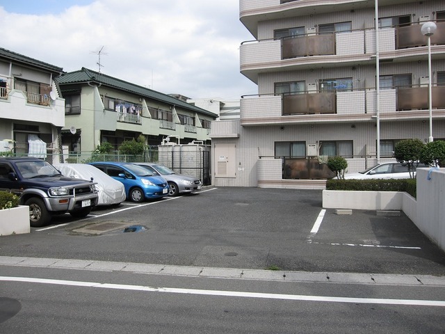 【ハイブリッジソシアの駐車場】