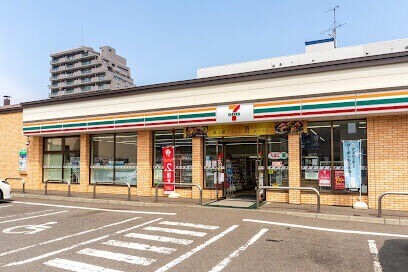 【札幌市中央区南二十条西のマンションのコンビニ】