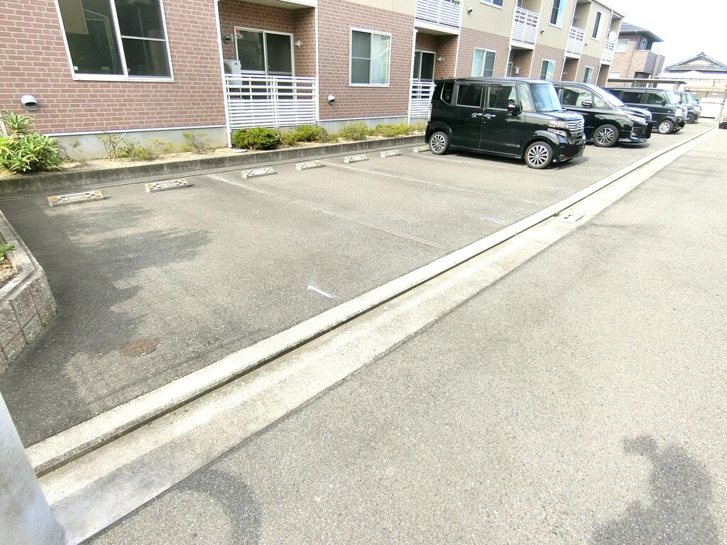 【堺市北区野遠町のアパートの駐車場】