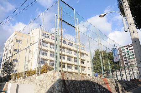 【神戸市中央区熊内橋通のマンションの中学校】