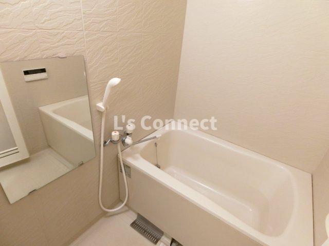 バス・シャワールーム　追焚き機能付きのお風呂。