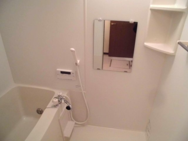 バス・シャワールーム　追い焚き、浴室乾燥機完備してます