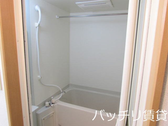 バス・シャワールーム　同型タイプの為、現状を優先いたします