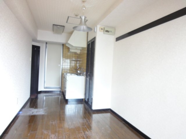 居室・リビング　同物件、別号室のものです。