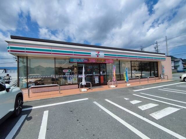 コンビニ　セブンイレブン（コンビニ）まで650m