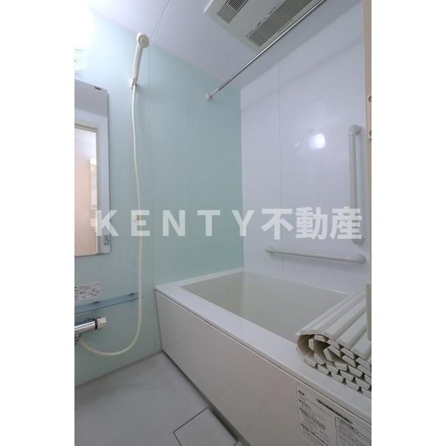 バス・シャワールーム　コンパクトで使いやすいお風呂です