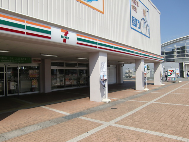 コンビニ　セブンイレブン八王子みなみ野駅前店（コンビニ）まで581m