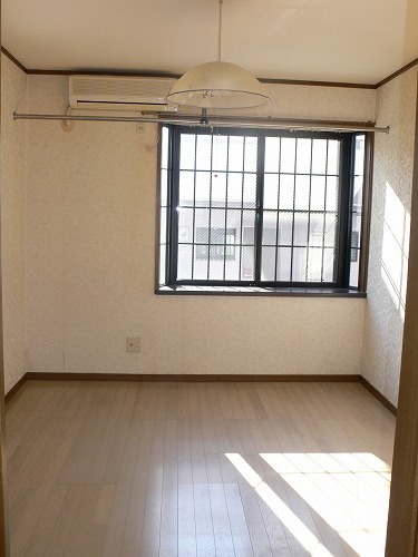 居室・リビング　室内写真は別部屋です。