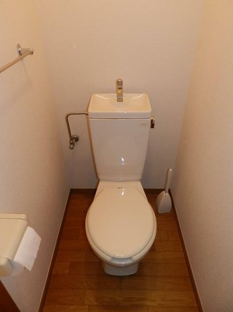 トイレ　同マンション別室の写真です