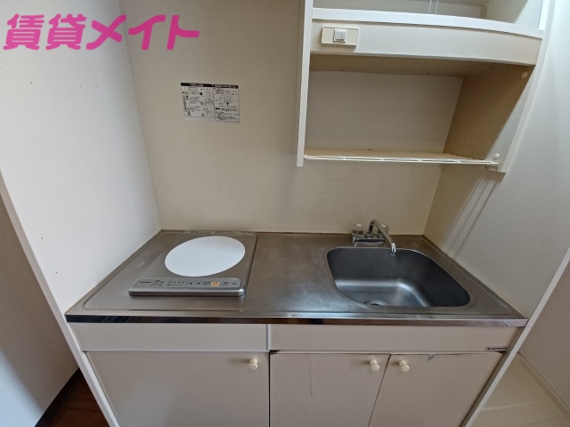 キッチン　別部屋参考写真となります。