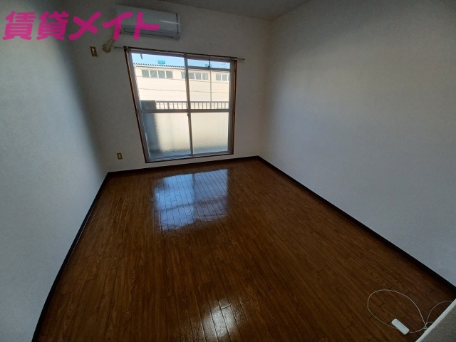 居室・リビング　別部屋参考写真となります。