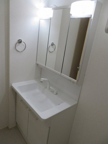 洗面設備　【イースト　ワン　ピース】使いやすい洗面所です