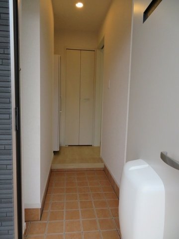 玄関　【イースト　ワン　ピース】収納もある玄関です