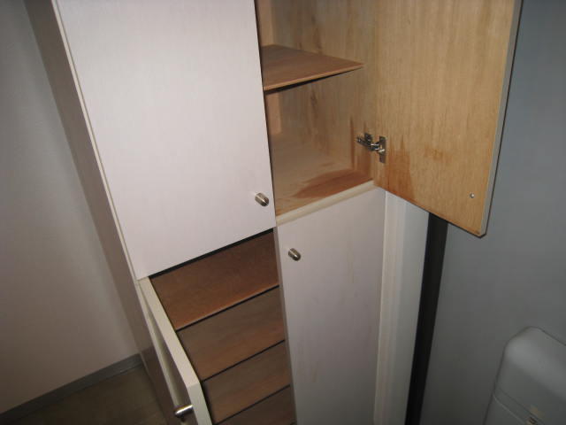 玄関　※写真は別のお部屋です。現況を優先させて頂きます。