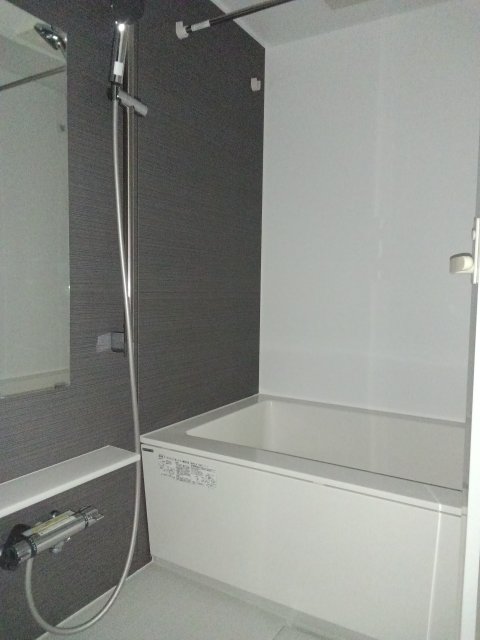 バス・シャワールーム　同物件、別号室（反転）