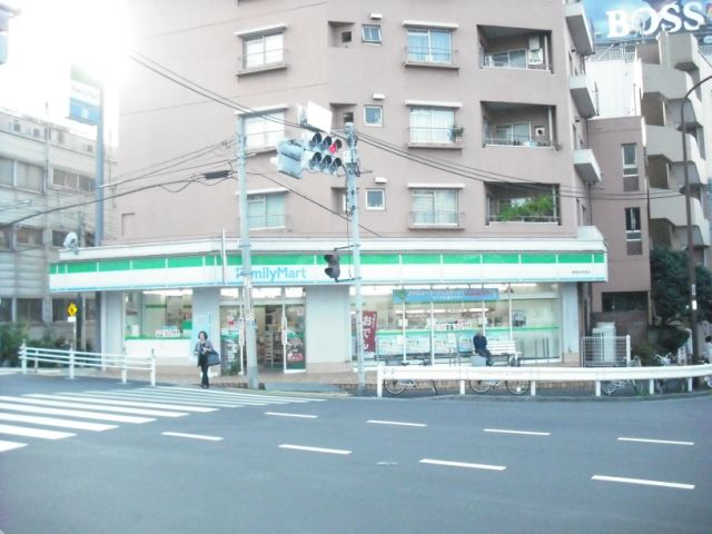 コンビニ　ファミリーマート（コンビニ）まで30m