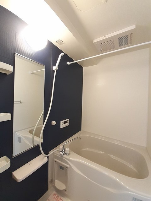 バス・シャワールーム　追い焚き機能、浴室乾燥機付き