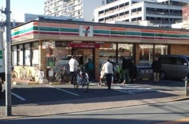 コンビニ　セブンイレブン（コンビニ）まで596m
