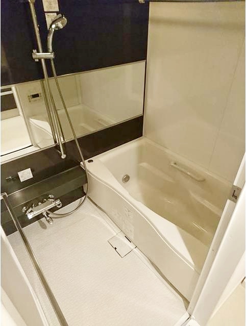 バス・シャワールーム　嬉しい追い焚き・浴室乾燥機付きです♪