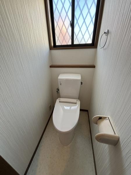 トイレ　写真は同タイプの別のお部屋のものです。