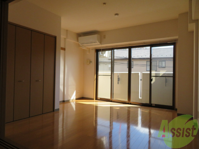 居室・リビング　７．６帖の洋室です。広々として、きれいですね