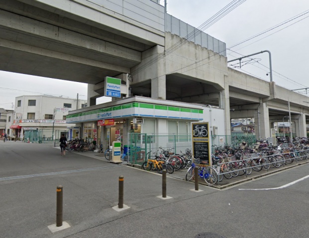 コンビニ　ファミリーマート南田辺駅前店（コンビニ）まで243m