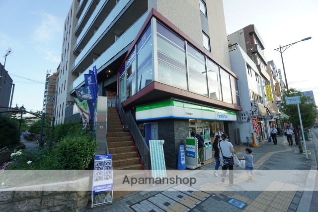 コンビニ　ファミリーマート（コンビニ）まで50m