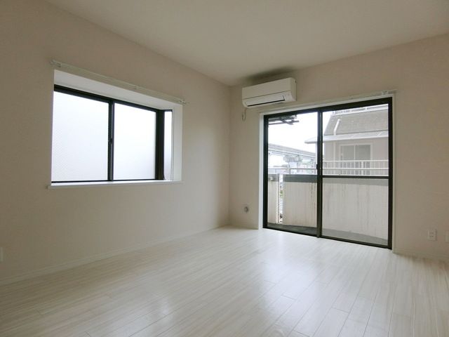 居室・リビング　☆二面採光☆