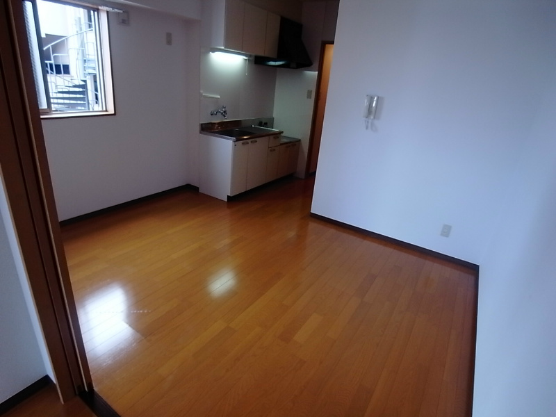 居室・リビング　ＬＤＫ7.8帖　窓付（換気良好）