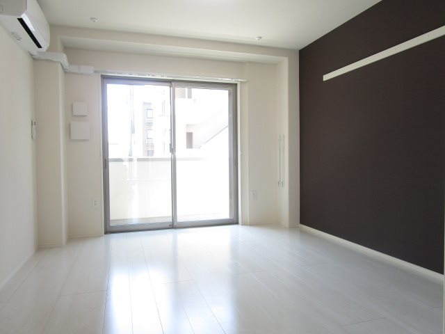 居室・リビング　※写真は別部屋のものです。（参考）