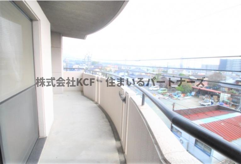 バルコニー　お洗濯にも便利なバルコニー付き