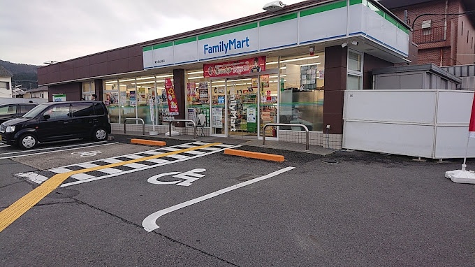 コンビニ　ファミリーマート東大路山端店（コンビニ）まで233m
