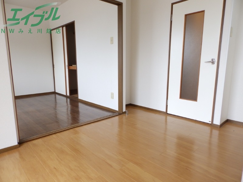 居室・リビング　同物件別室画像