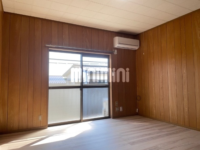 居室・リビング　フローリングタイプの８帖の洋室です！