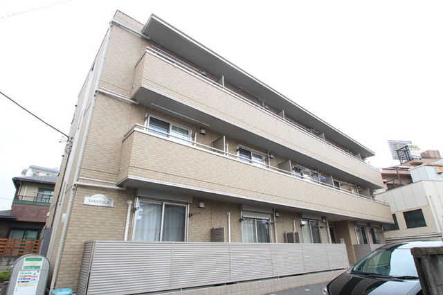 建物外観　目の前駐車場で１階でも日当たり良好！